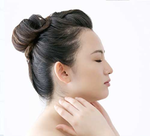 悩んでいる女性