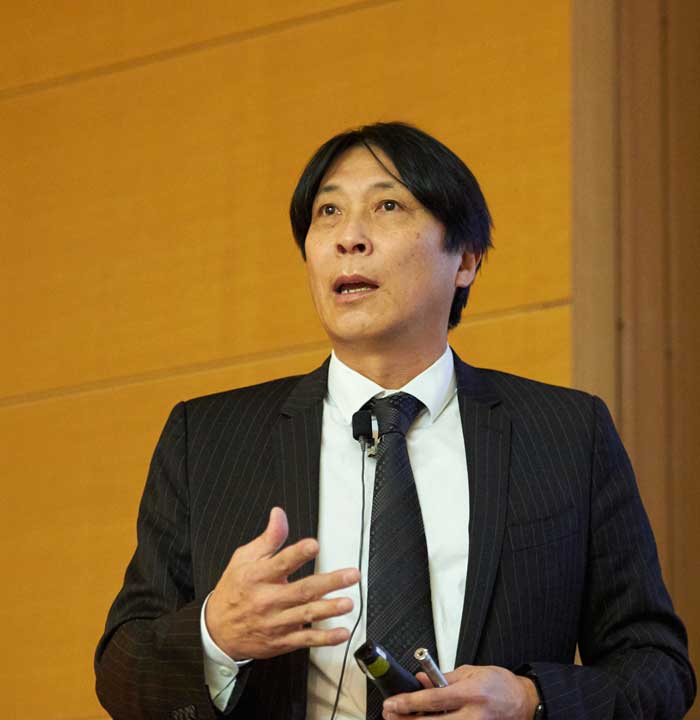 講演する勝山理事長