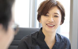 患者さんと話をする院長