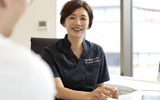 注意点の説明をしている院長